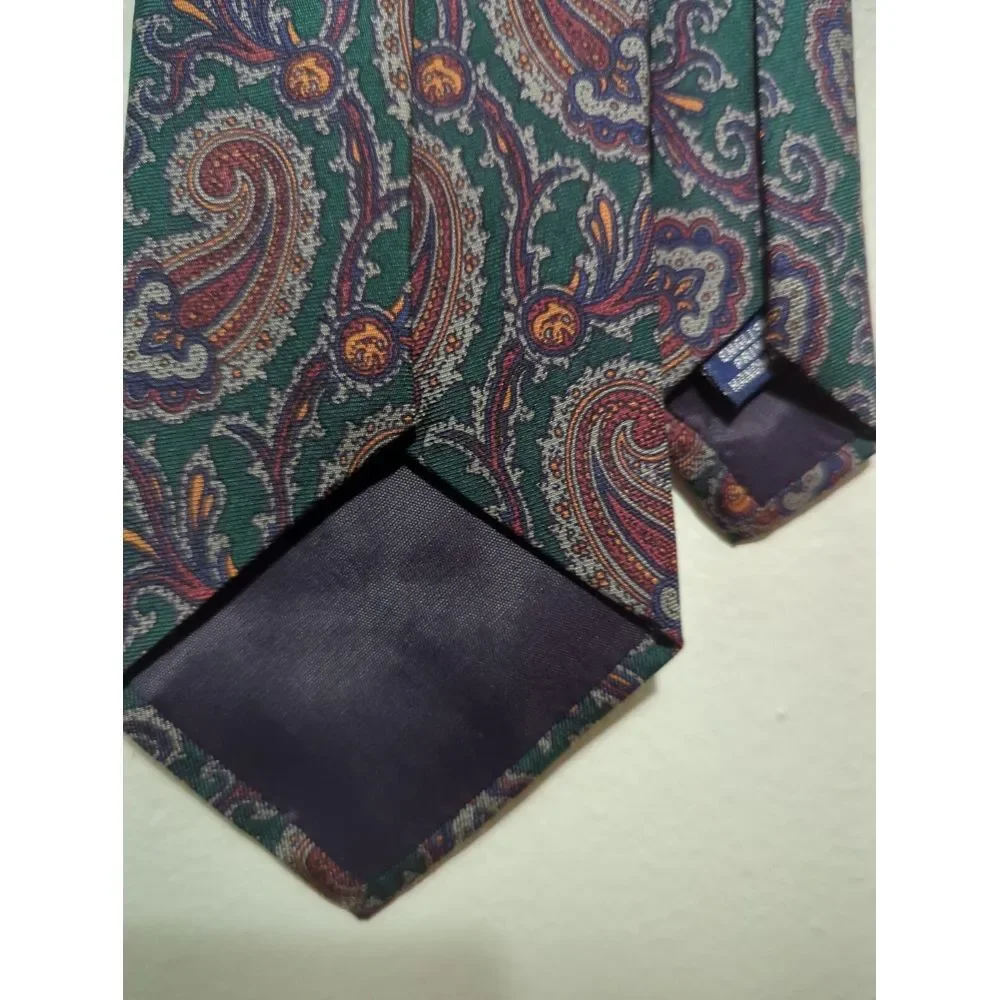 Mallards necktie showcases